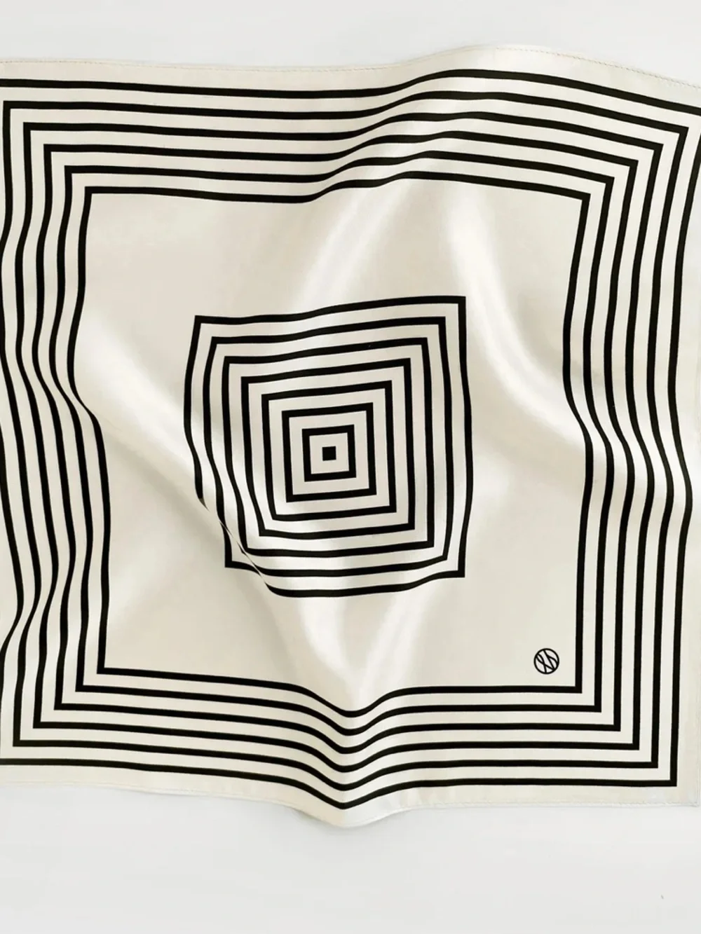 Le scarf cream and black silk scarve